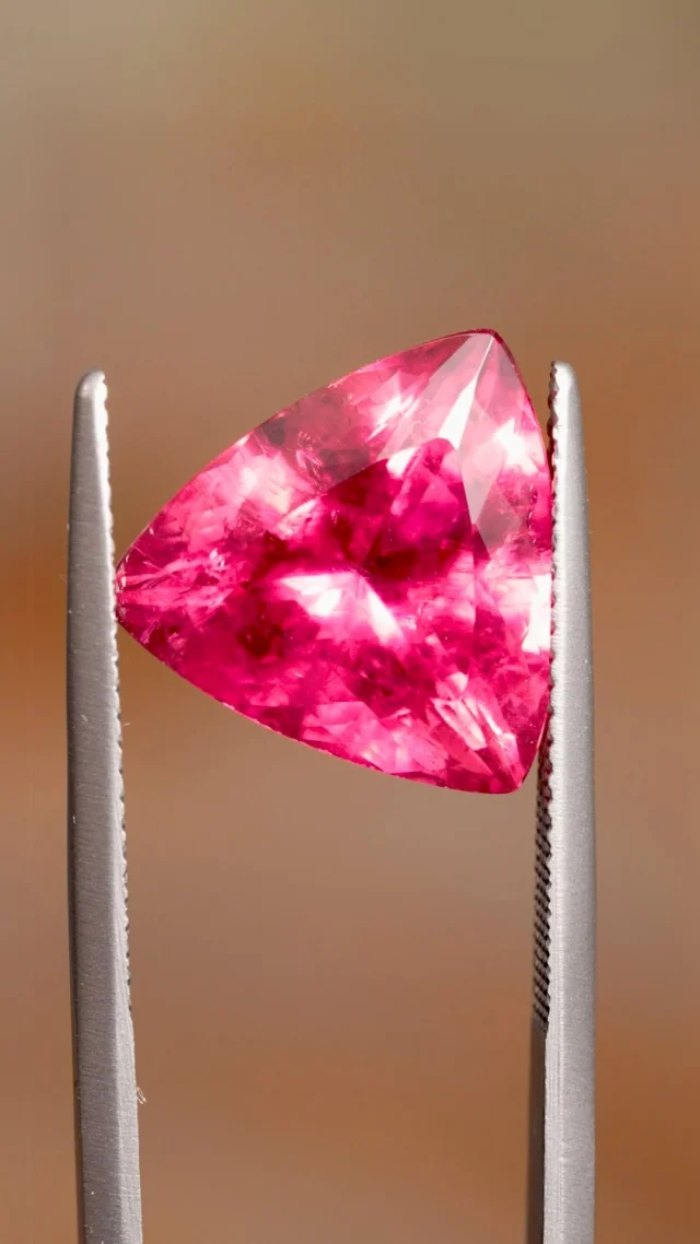 My pink berlingot 🍬

I don’t know about you, but this sweet Rubellite makes me feel good...